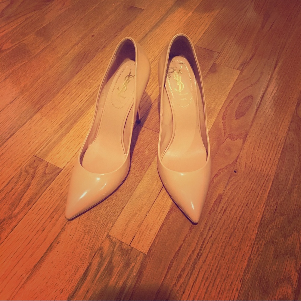 Yves saint Laurent nude pumps ( no dustbag or box)
